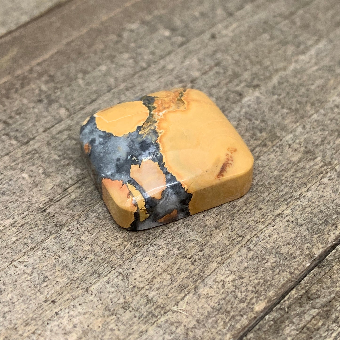 Maligano Jasper Cabochon - 23 carats (18 mm x 18 mm)