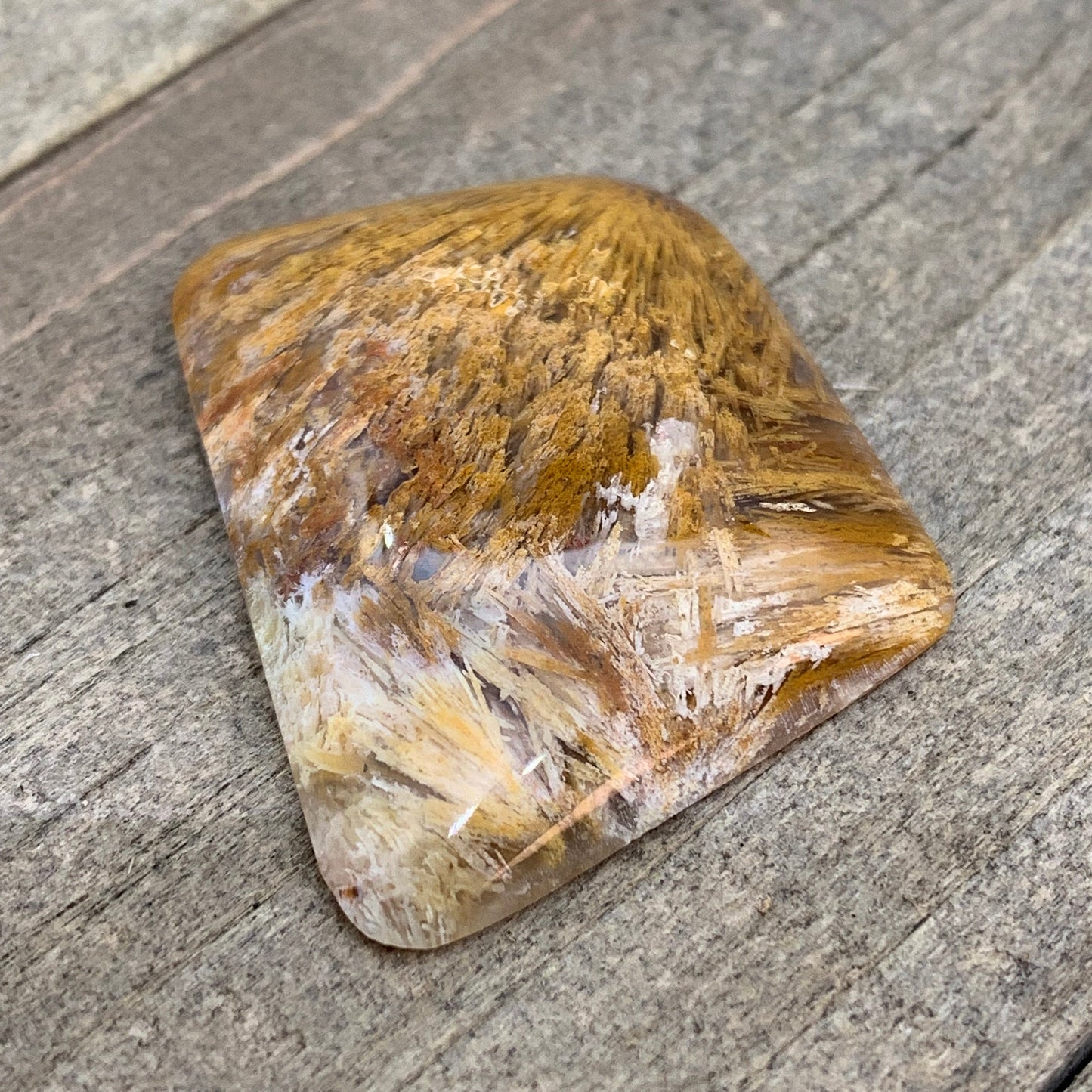 Plume Agate Cabochon - 36.5 carats (34.1 mm x 24.7 mm)