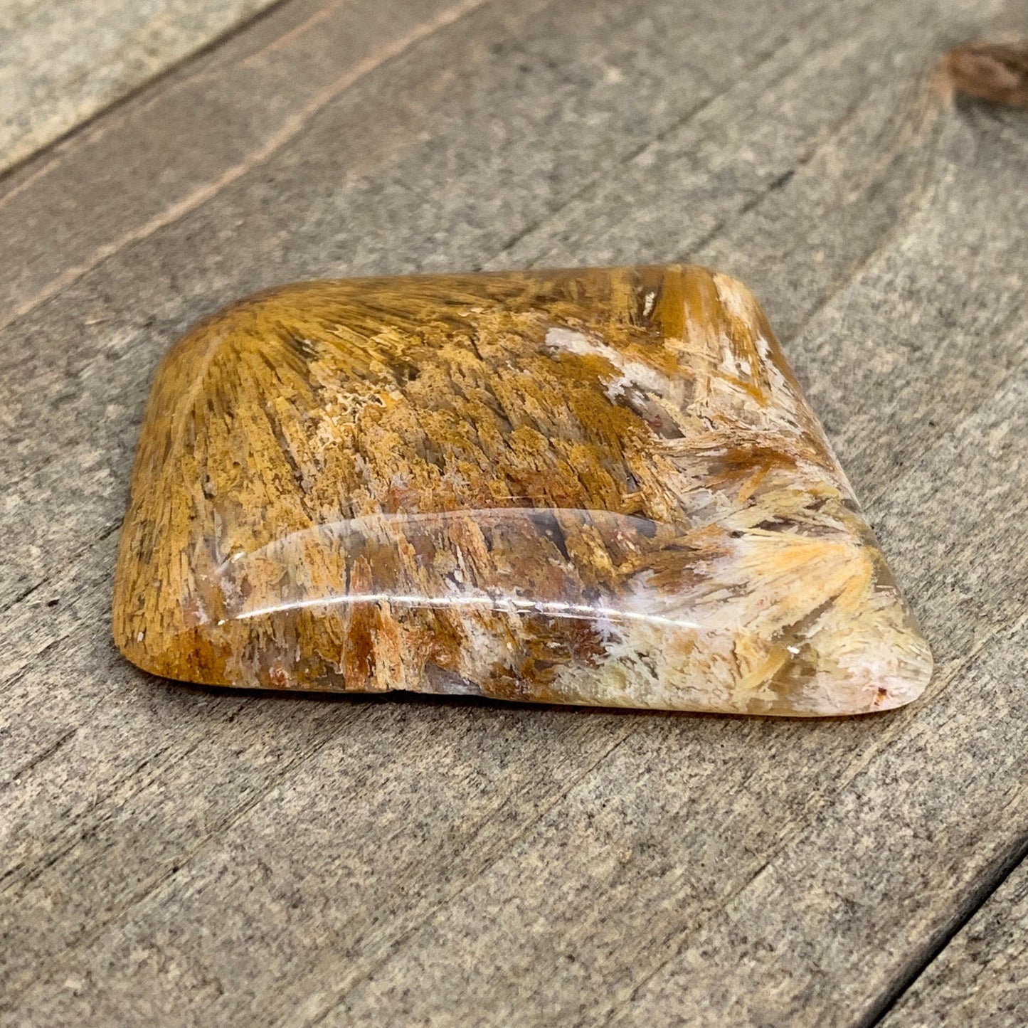 Plume Agate Cabochon - 36.5 carats (34.1 mm x 24.7 mm)